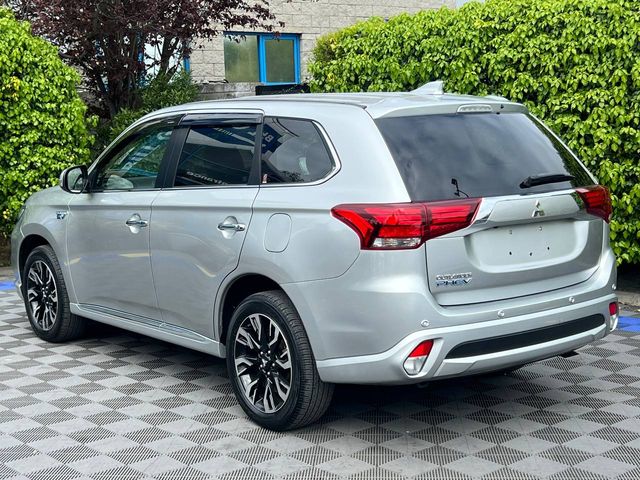 Image for 2018 Mitsubishi Outlander G PACKAGE 4WD 2.0 HYBRID // SERVICE HISTORY // DIAMOND CUT ALLOYS // LEATHER/ALCANTARA HEATED SEATS