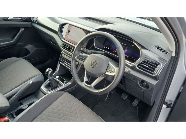 Image for 2024 Volkswagen T-Cross R-Line 1.0 TSI M6F 115HP **APP CONNECT, REAR VIEW CAMERA, HEATED FRONT SEATS**
