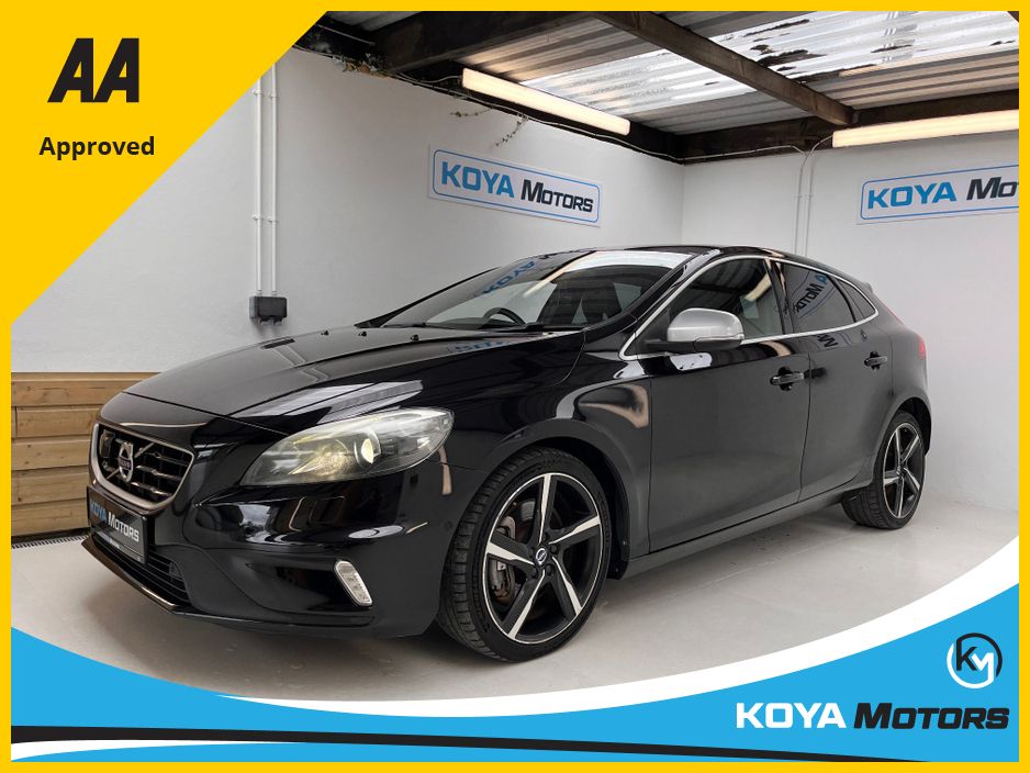 Image for 2016 Volvo V40 2.0 D4 DIESEL R-DESIGN EDITION AUTO // FULL PAN ROOF // BLACK SAPPHIRE METALLIC // IMMACULATE EXAMPLE // CRUISE CONTROL // PARK ASSIST // ELECTRIC MEMORY SEATS // KEYLESS GO // UPGRADED SPORT ALLOYS