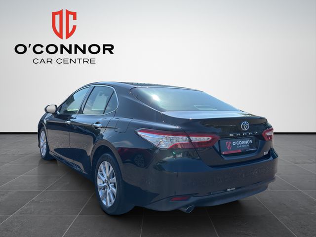 Image for 2018 Toyota Camry Executive looks, hybrid savings. because you really can have both.