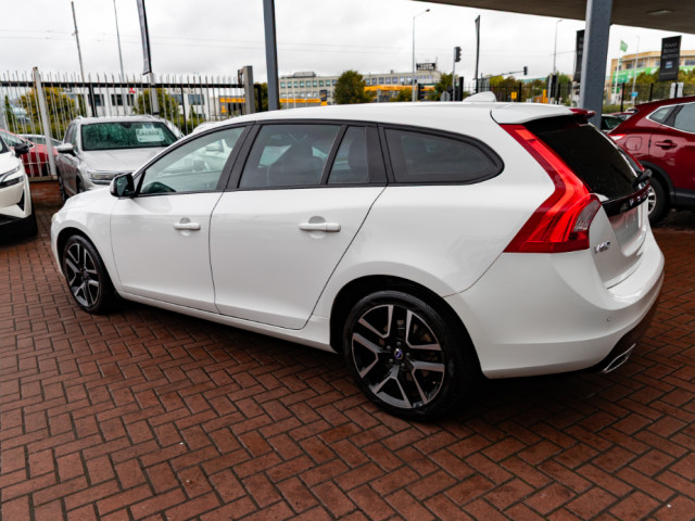 Image for 2017 Volvo V60 2.0D4 SE LUXURY DELUXE 5DR ESTATE AUTOMATIC // MINT CONDITION WITH ONLY 96, 000 KMS // BUY WITH CONFIDENCE AA AND SIMI APPROVED DEALER 2025 // FINANCE ARRANGED // ALL TRADE INS WELCOME // 