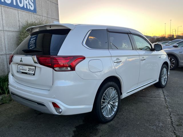 Image for 2019 Mitsubishi Outlander G 4WD AUTOMATIC PLUG-IN HYBRID 2.4 PETROL //LOW MILES//HIGH SPEC//HEATED SEATS AND STEERING WHEEL//BLIND SPOT WARNING//ADAPTIVE CRUISE CONTROL//