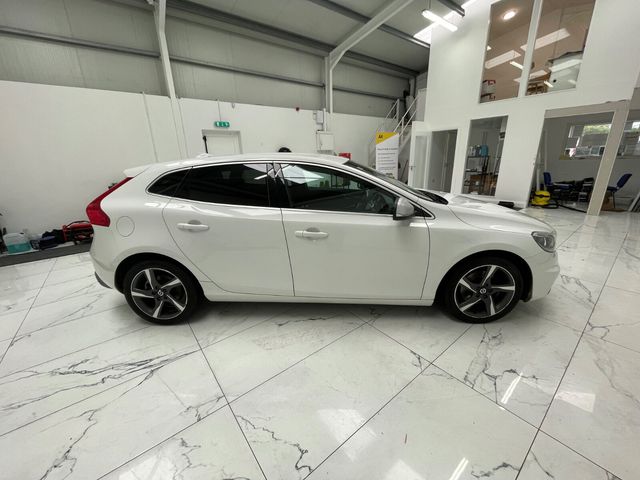 Image for 2016 Volvo V40 D2 (120hp) R-Design Edition