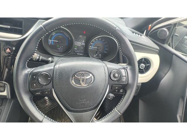 Image for 2016 Toyota Auris Hybrid 