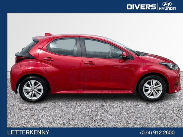 Image for 2022 Toyota Yaris Hybrid Luna