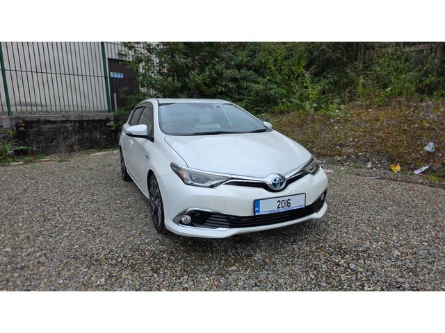 Image for 2016 Toyota Auris Hybrid 