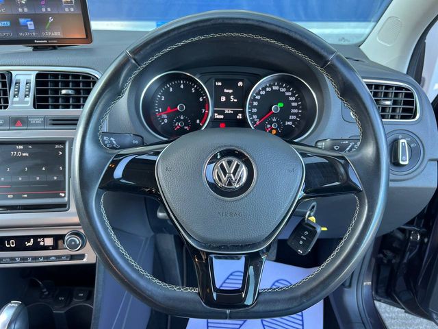 Image for 2015 Volkswagen Polo LOUNGE EDITION 1.2 TSI // 15" ALLOYS // MULTIMEDIA DISPLAY // DIGITAL CLIMATE CONTROL