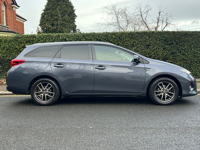 Image for 2015 Toyota Auris 1.8 VVTI HYBRID *SALE AGREED*
