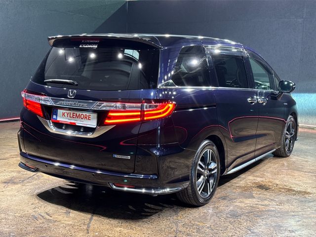 Image for 2016 Honda Odyssey 2.0 HYBRID AUTOMATIC 8 SEATER - FACTORY ALLOYS - BLACK LEATHER UPHOLSTERY - HEATED SEATS - POWER SLIDING DOORS - 360 CAMERA