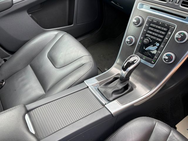 Image for 2016 Volvo XC60 D4 (190hp) FWD SE LUX Geartronic