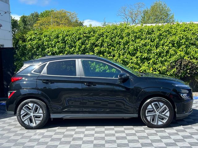 Image for 2023 Hyundai Kona PREMIUM EV 65KWH // APPLE CARPLAY/ANDROID AUTO // REVERSE CAMERA // AIR CONDITIONING