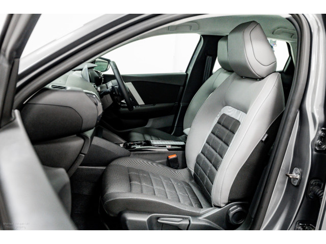 Image for 2025 Citroen C4 X PLUS Hybrid Auto 145HP
