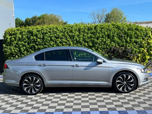 Image for 2019 Volkswagen Passat HIGHLINE R-LINE PACK 2.0 TDI AUTO // NEW 19" ALLOYS // LEATHER/ALCANTARA HEATED SEATS // REVERSE CAMERA