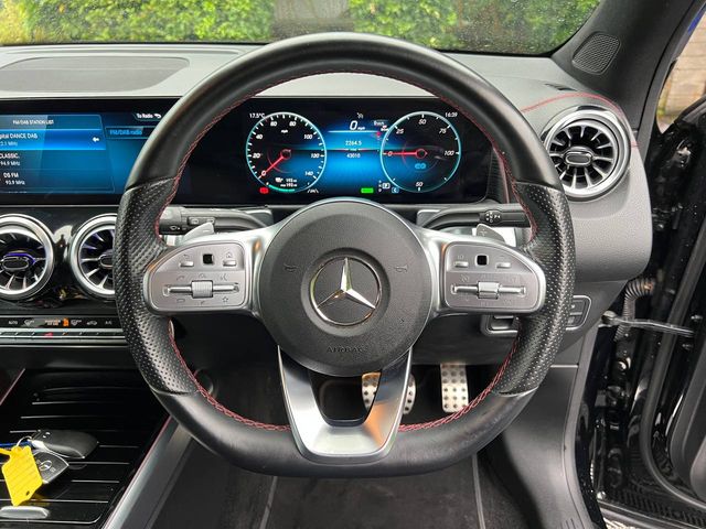 Image for 2023 Mercedes-Benz EQB EQB300 AMG-LINE 4MATIC 7-SEATER 66.5KWH AUTO // HEATED SEATS // 360 PARKING CAMERAS // DUAL ZONE CLIMATE CONTROL