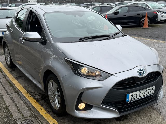 Image for 2023 Toyota Yaris apple carplay. rear camera