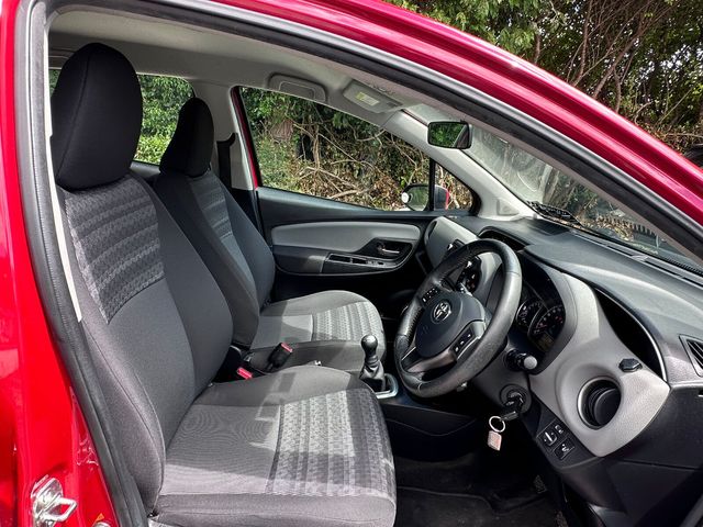 Image for 2016 Toyota Yaris 1.0 VVT-i 5Dr Luna
