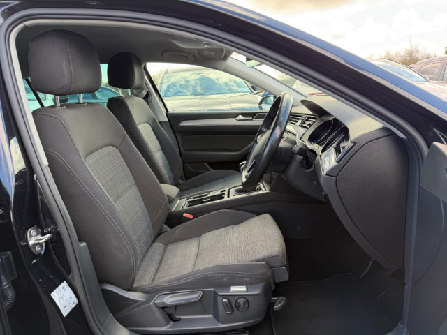 Image for 2022 Volkswagen Passat Business 2.0tdi M6F 150 * APPLE CAR PLAY / REVERSING CAMERA * 