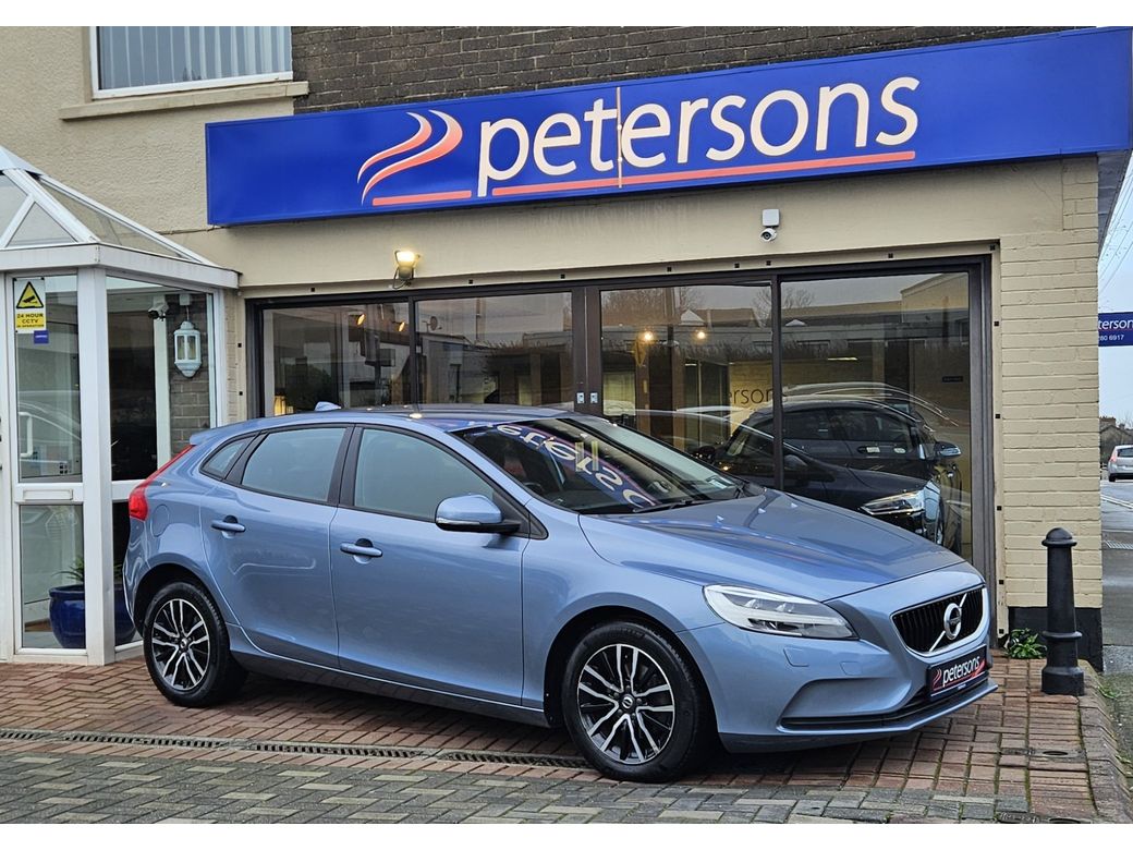 Image for 2017 Volvo V40 2.0 D2 Momentum NAV + 120BHP 5DR