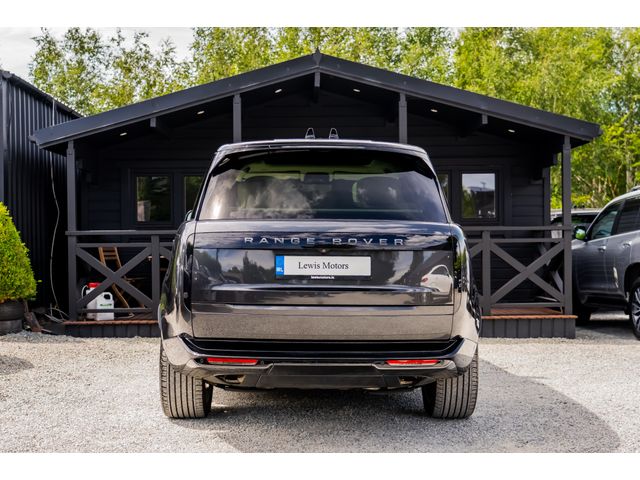 Image for 2025 Land Rover Range Rover P460e Autobiography, MERIDIAN SURROUND SOUND SYSTEM, PAN ROOF, ELECTRIC TOW BAR, AIR SUSPENSION, 360 CAMERA, HUD, MASSAGE SEATS, CHILLED CENTRE CONSOLE, HEATED & COOLED SEATS, AMBIENT LIGHTING