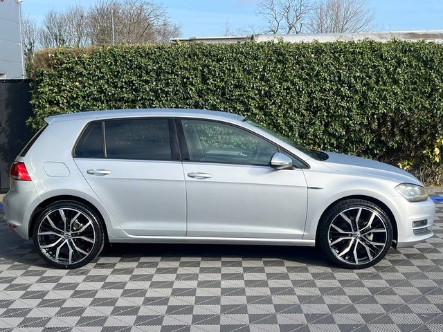 Image for 2014 Volkswagen Golf R-LINE PACK 1.2 TSI // NEW 19" DIAMOND CUT ALLOYS // REVERSE CAMERA // PADDLE GEAR SHIFTERS