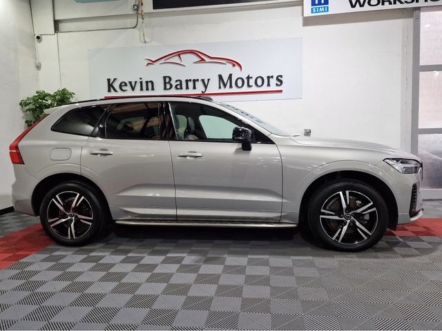 Image for 2022 Volvo XC60 T6 R DESIGN AWD (18.8KWH BATTERY) AUTOMATIC **ONE OWNER / APPLE CARPLAY / CRUISE CONTROL / ELECTRIC SUNROOF / HEATED FRONT SEATS / KEYLESS ENTRY / SAT NAV / REVERSE CAMERA / WIRELESS PHONE CHARGING**