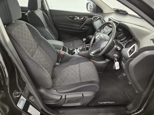 Image for 2015 Nissan Qashqai **2 KEYS **LANE ASSIST **CRUISE CONTROL **FRONT AND REAR PARKING SENSORS **DUAL DIGITAL CLIMATE CONTROL **MULTI FUNCTION STEERING WHEEL **ELECTRIC FOLDING MIRRORS **17" BRUSHED SILVER WHEELS **