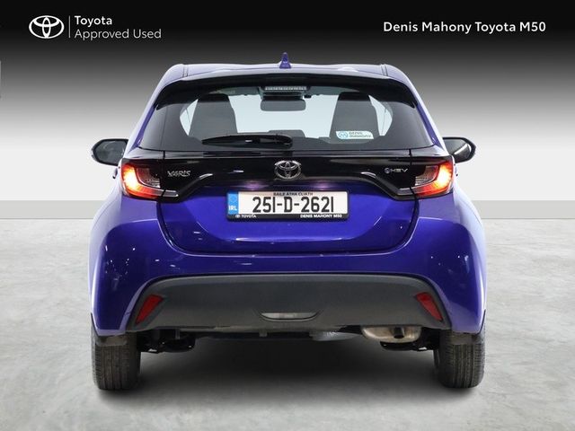 Image for 2025 Toyota Yaris Luna Hybrid