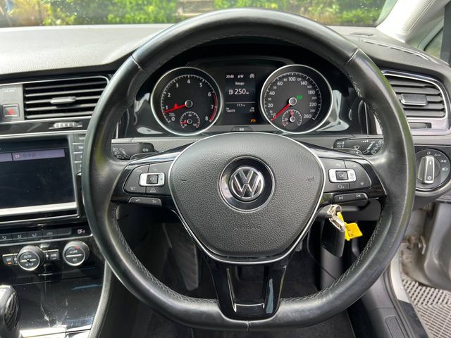 Image for 2014 Volkswagen Golf HIGHLINE 1.4 TSI AUTO // FULL SERVICE HISTORY // DIAMOND CUT ALLOYS // BLUETOOTH MUSIC
