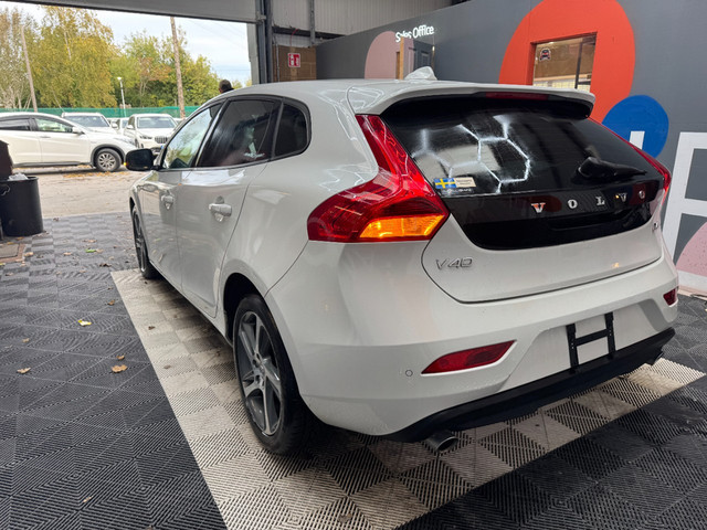 Image for 2018 Volvo V40 2018 VOLVO V40 D4 AUTOMATIC 2.0 / CRUISE CONTROL / PARKING CAMERA / ELECTRIC MEMORY & HEATED SEATS / PADDLE SHIFTERS / AMBIENT LIGHTS