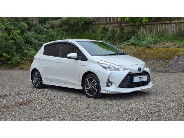 Image for 2017 Toyota Yaris Hybrid Sport 