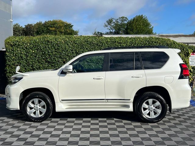 Image for 2023 Toyota Landcruiser PRADO TX L-PACKAGE AWD 7-SEATER 2.8 DIESEL AUTO // OPENING SUNROOF // LEATHER HEATED & COOLED SEATS // PARKING SENSORS