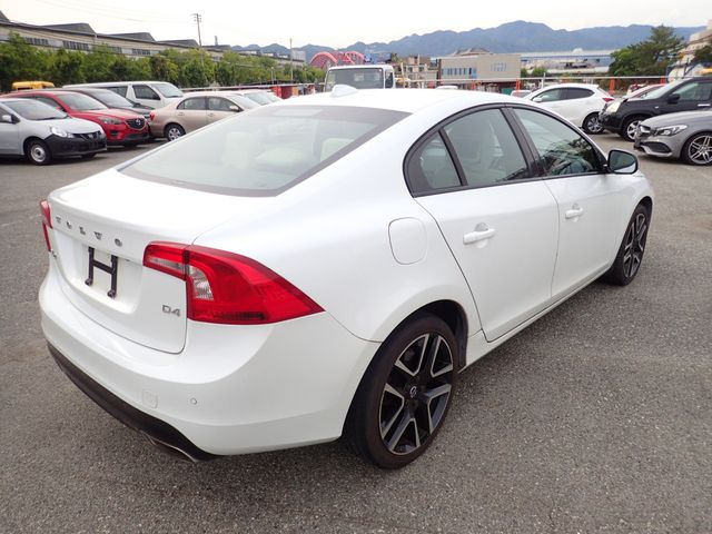 Image for 2016 Volvo S60 2.0 D4 SE LUXURY PLUS DIESEL AUTOMATIC // TINY KMS // MASSIVE SPEC // FULL HEATED LEATHER // REVERSING CAMERA // CRUISE CONTROL // LANE ASSIST // COLLISION WARNING SYSTEM // UPGRADED SPORT ALLOYS