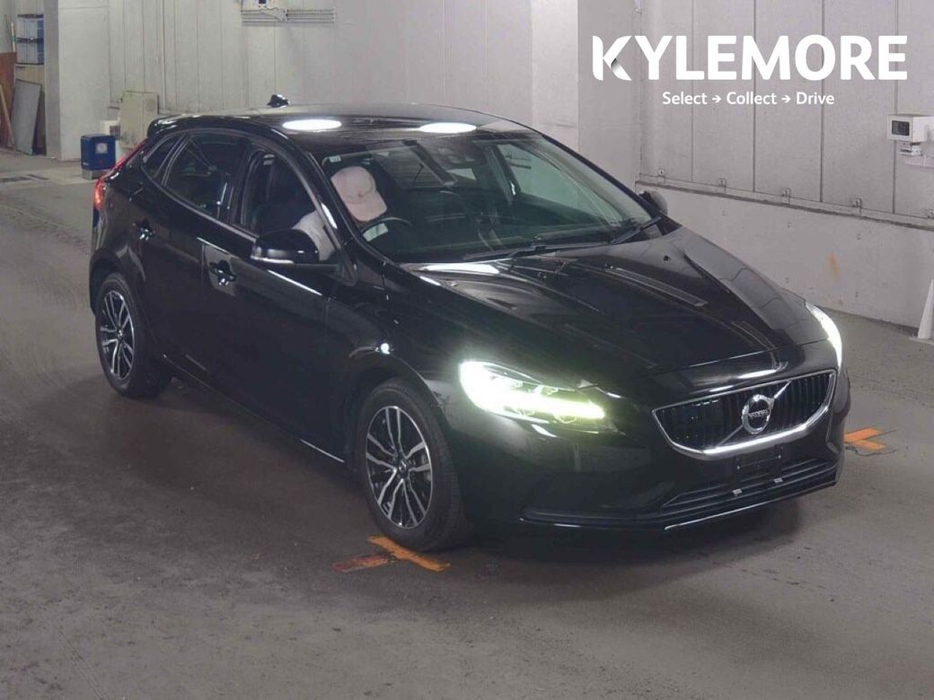 Image for 2019 Volvo V40 HALF LEATHER - FACTORY ALLOYS - REVERSE CAMERA