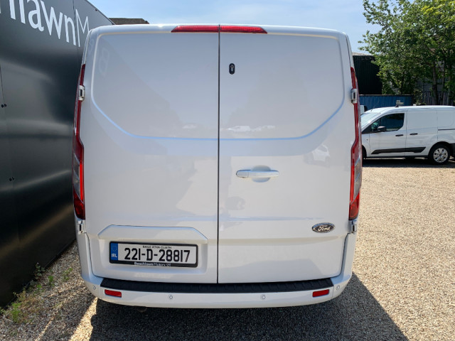 Image for 2022 Ford Transit Custom 2.0 TDCI 130 PS LIMITED SWB // PRICE EXCL. VAT // ONE OWNER // FULL SERVICE HISTORY // SAT NAV, HEATED SEATS AND ALLOYS WHEELS // 05/27 CVRT // 