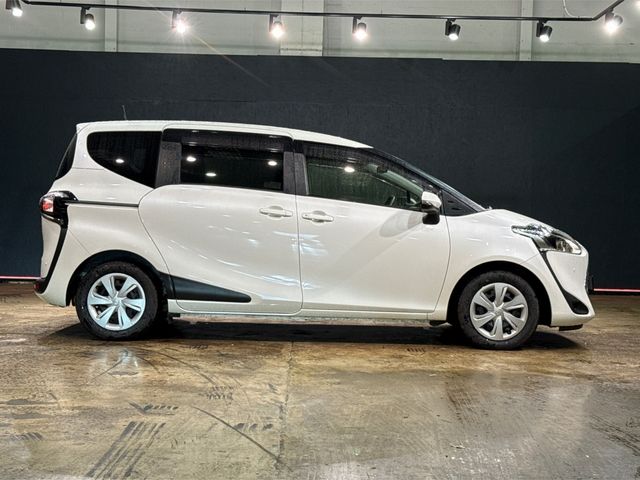 Image for 2021 Toyota Sienta 1.5 HYBRID 7 SEATER - PUSH BUTTON START/STOP - REAR CAMERA