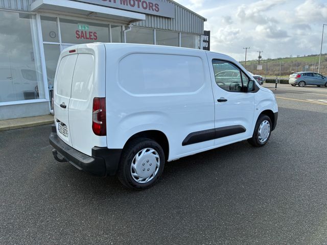 Image for 2022 Opel Combo L1h1-1.5 100ps-dsl-6sp-my22 5D