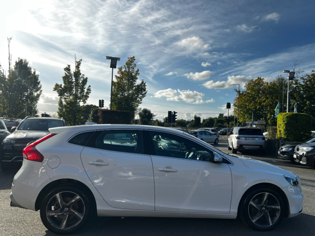 Image for 2016 Volvo V40 2.0 D2 R-DESIGN 5DR *HIGH SPEC*