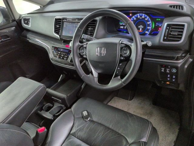 Image for 2016 Honda Odyssey 2.0 HYBRID AUTOMATIC 8 SEATER - FACTORY ALLOYS - BLACK LEATHER UPHOLSTERY - HEATED SEATS - POWER SLIDING DOORS - 360 CAMERA