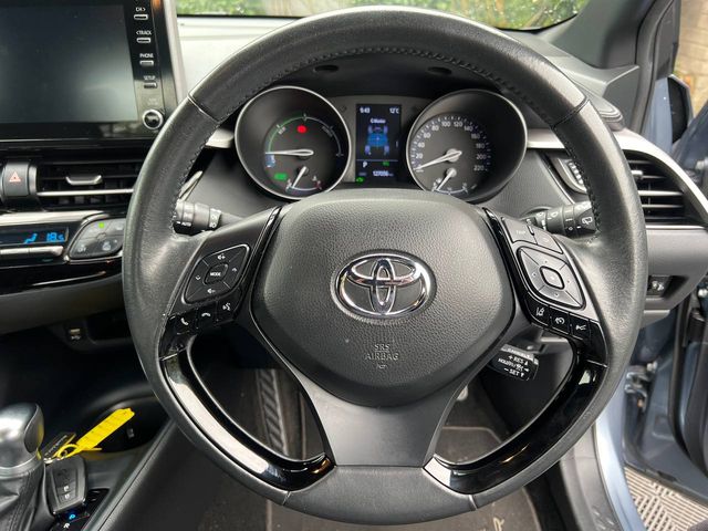 Image for 2020 Toyota C-HR LUNA 1.8 HYBRID // REVERSE CAMERA // DUAL ZONE CLIMATE CONTROL // SERVICE HISTORY