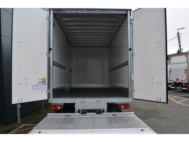 Image for 2025 FUSO Canter 7C15 Box & Lift