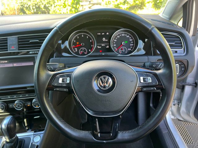 Image for 2016 Volkswagen Golf HIGHLINE 1.4 TSI // VERY LOW MILEAGE // REVERSE CAMERA // DUAL ZONE CLIMATE CONTROL
