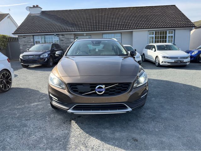 Image for 2016 Volvo V60 2.0 D4 CROSS COUNTRY DIESEL 190 BHP AUTOMATIC // FULL LEATHER ELECTRIC SEATS // REVERSING CAMERA // CRUISE CONTROL // LANE ASSIST // COLLISION WARNING SYSTEM // LOW KMS // AA APPROVED DEALER 2026