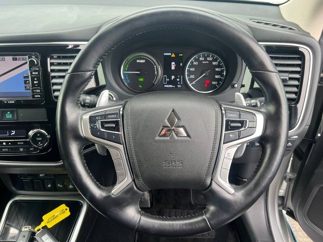 Image for 2018 Mitsubishi Outlander G PACKAGE 4WD 2.0 HYBRID // SERVICE HISTORY // DIAMOND CUT ALLOYS // LEATHER/ALCANTARA HEATED SEATS