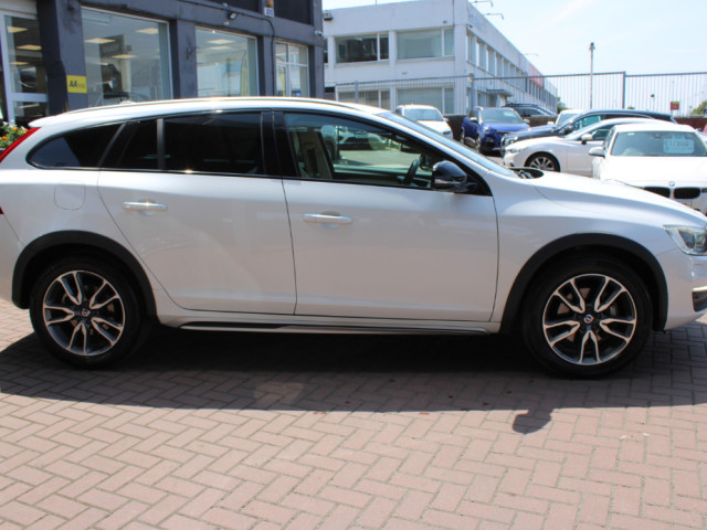 Image for 2018 Volvo V60 Cross Country 2.0D4 CROSS COUNTRY 5DR ESTATE AUTOMATIC // TOP CROSSCOUNTRY SPEC // STUNNING CAR // WELL WORTH VIEWING // BUY WITH CONFIDENCE AA AND SIMI APPROVED DEALER 2025 // ALL TRADE INS WELCOME // FINANCE AR