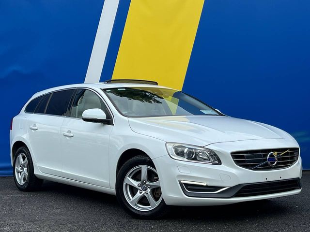 Image for 2018 Volvo V60 D4 CLASSIC 2.0 D AUTO // OPENING SUNROOF // LEATHER POWERED HEATED SEATS // DIGITAL CLUSTER 