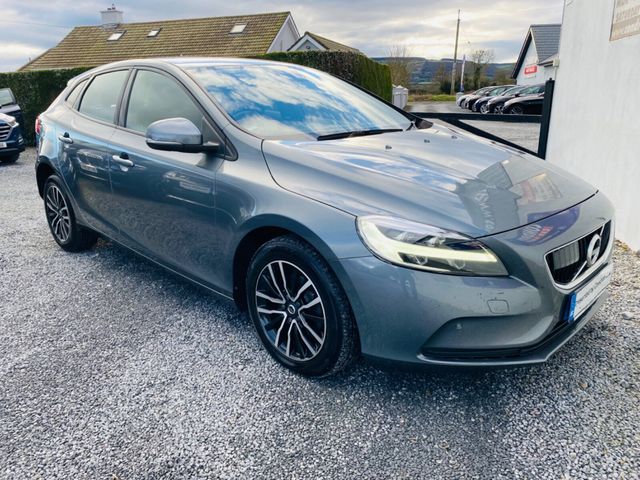 Image for 2019 Volvo V40 D2 (120hp) Momentum Edition