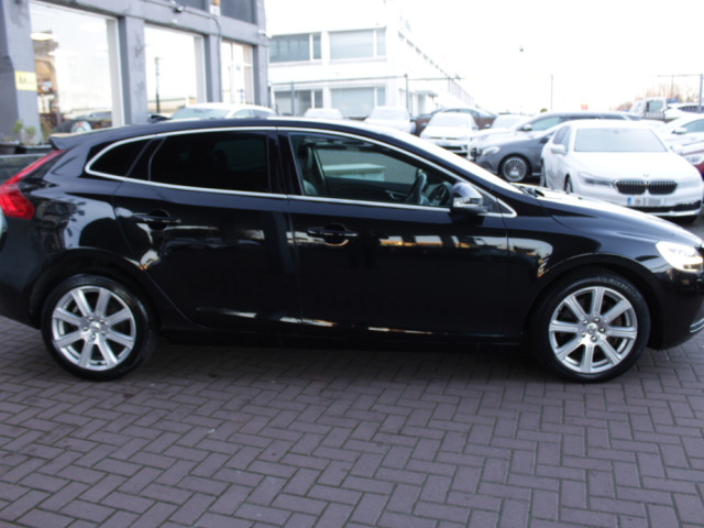 Image for 2018 Volvo V40 2.0D4 INSCRIPTION EDITION 5DR HATCHBACK AUTO WITH ONLY 75, 959 KM'S // STUNNING CAR // BUY WITH CONFODENCE AA AND SIM I APPROVED DEALER 2025 // FINANCE ARRANGED // ALL TRADE INS WELCOME // 