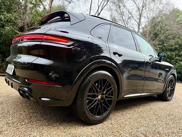 Image for 2024 Porsche Cayenne E-HYBRID 
