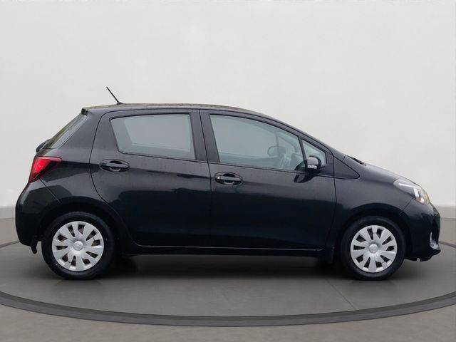 Image for 2015 Toyota Yaris 1.0 VVT-i 3Dr Luna