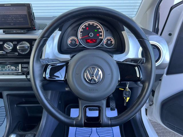 Image for 2016 Volkswagen up! 1.0 AUTO // HEATED SEATS // CRUISE CONTROL // PARKING SENSORS